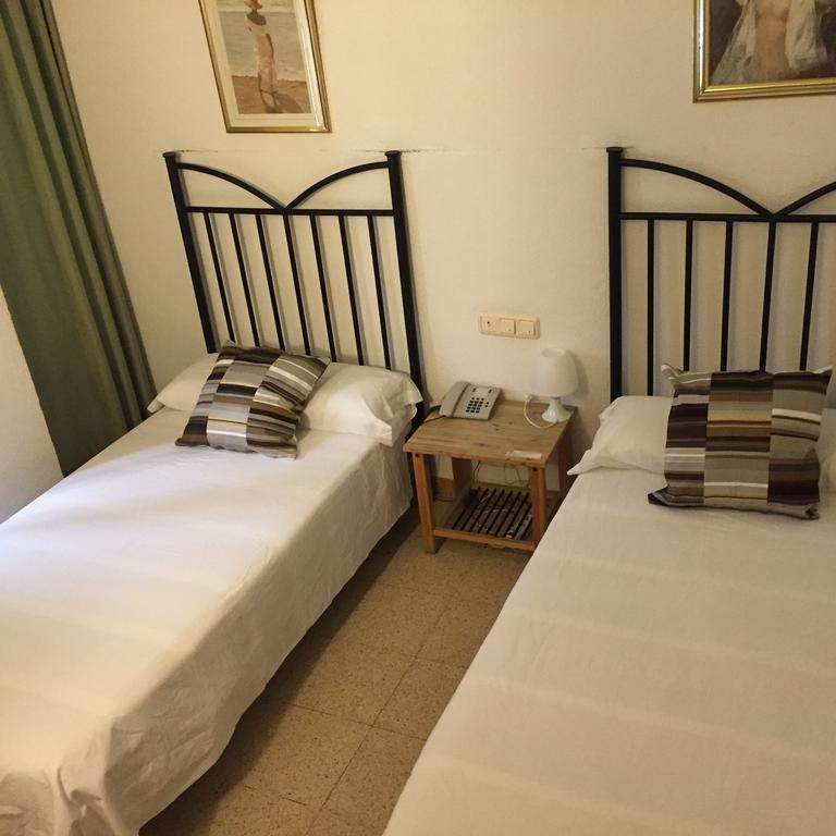 Hostal Tres Cantos Esterno foto