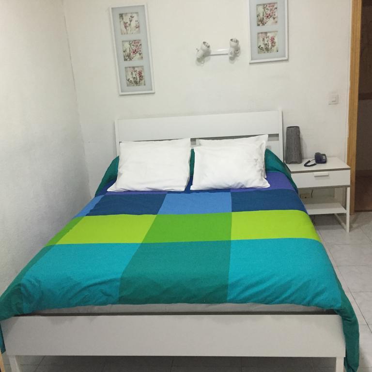 Hostal Tres Cantos Esterno foto