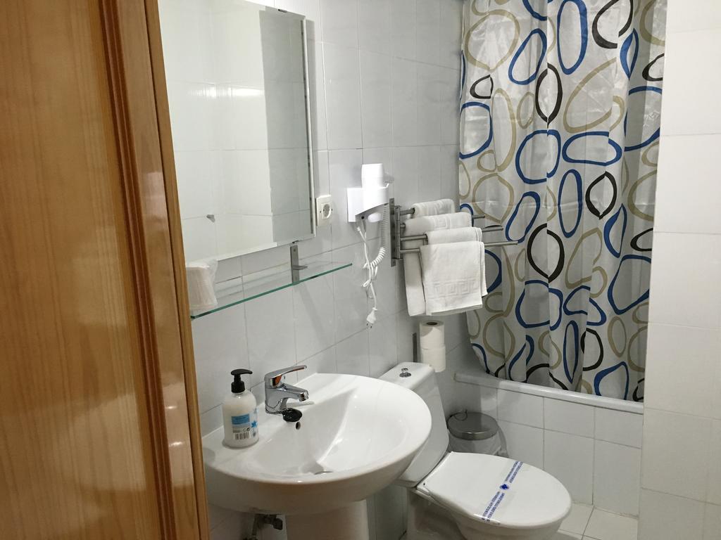 Hostal Tres Cantos Esterno foto