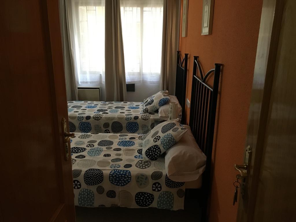 Hostal Tres Cantos Esterno foto